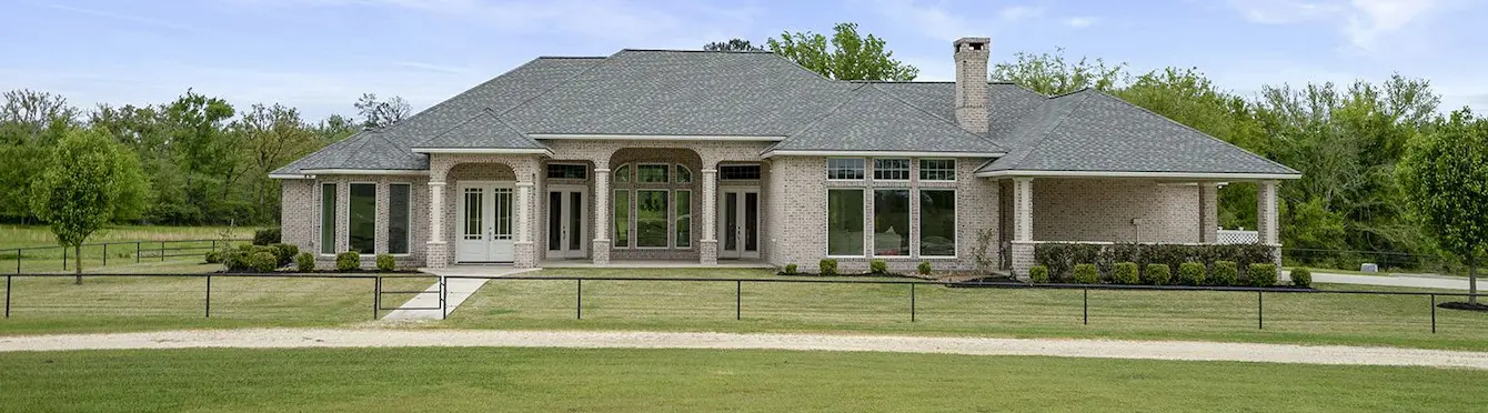 A large house with a spacious fenced yard, ideal for outdoor activities and privacy, perfect for family living.