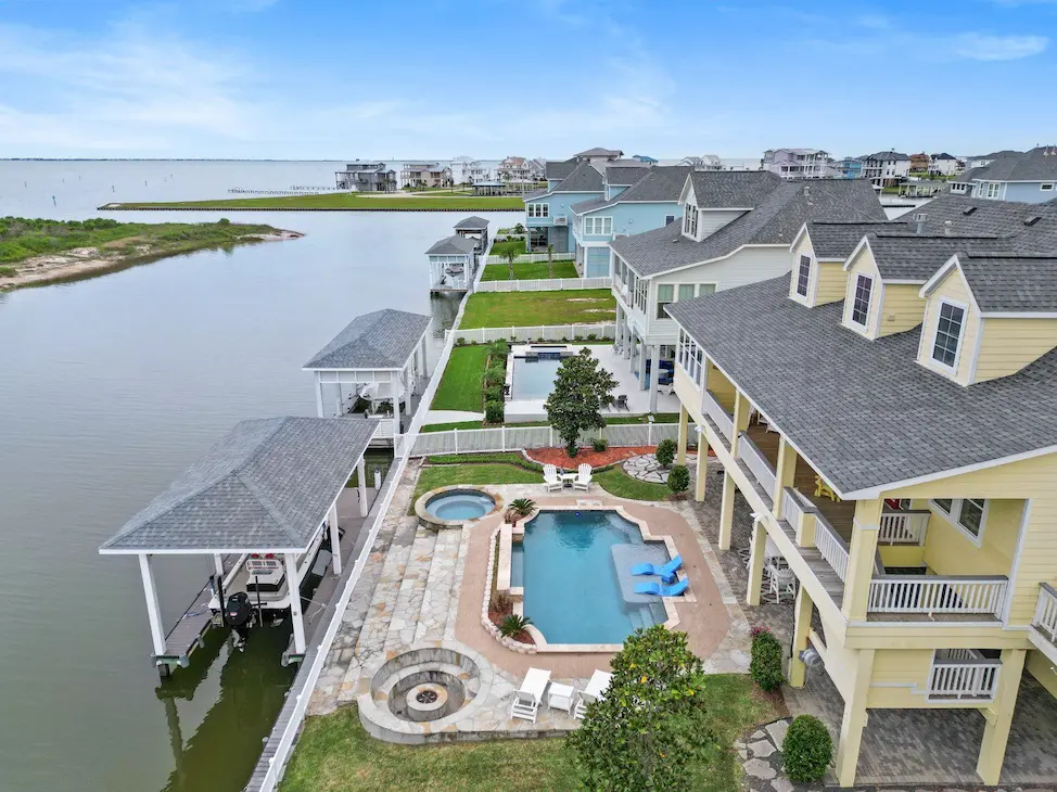 17 Hawkeye, Hitchcock TX 77563