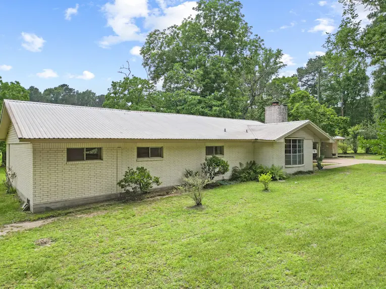 101 Old Quarters Road, Oakhurst, TX 77359