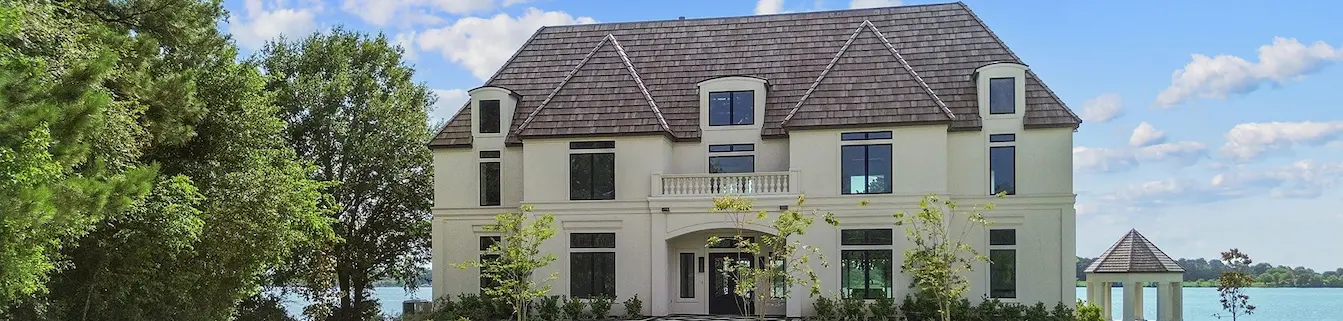 A beautiful large house featuring an expansive pool in the front